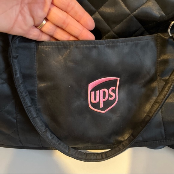 UPS Black Glossy Quilted Women's Tote Bag w/ zipper removable straps and pockets - Picture 10 of 16